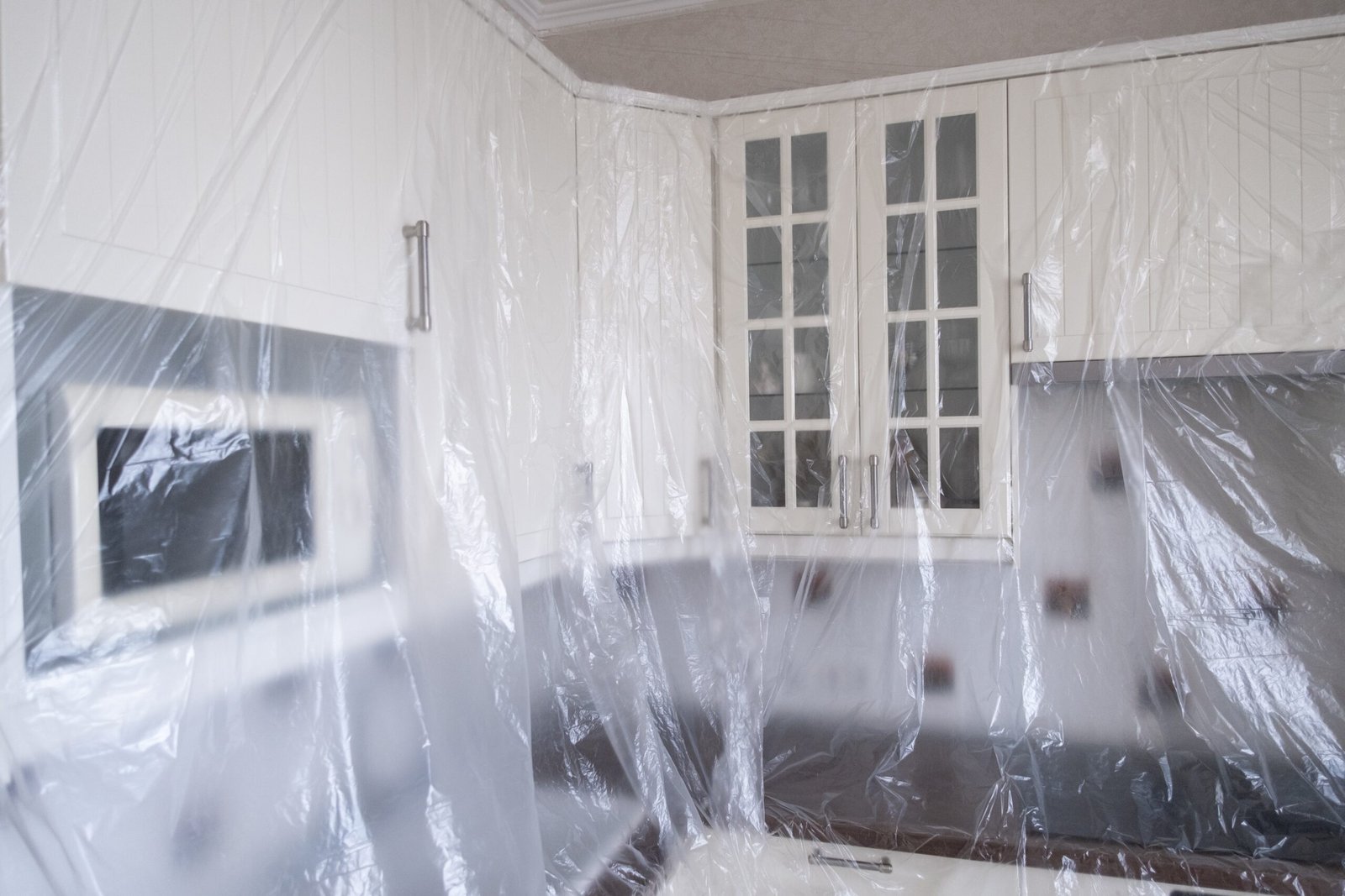 protection-of-kitchen-furniture-with-a-covering-fi-2025-01-09-21-56-19-utc protection-of-kitchen-furniture-with-a-covering-fi-2025-01-09-21-56-19-utc